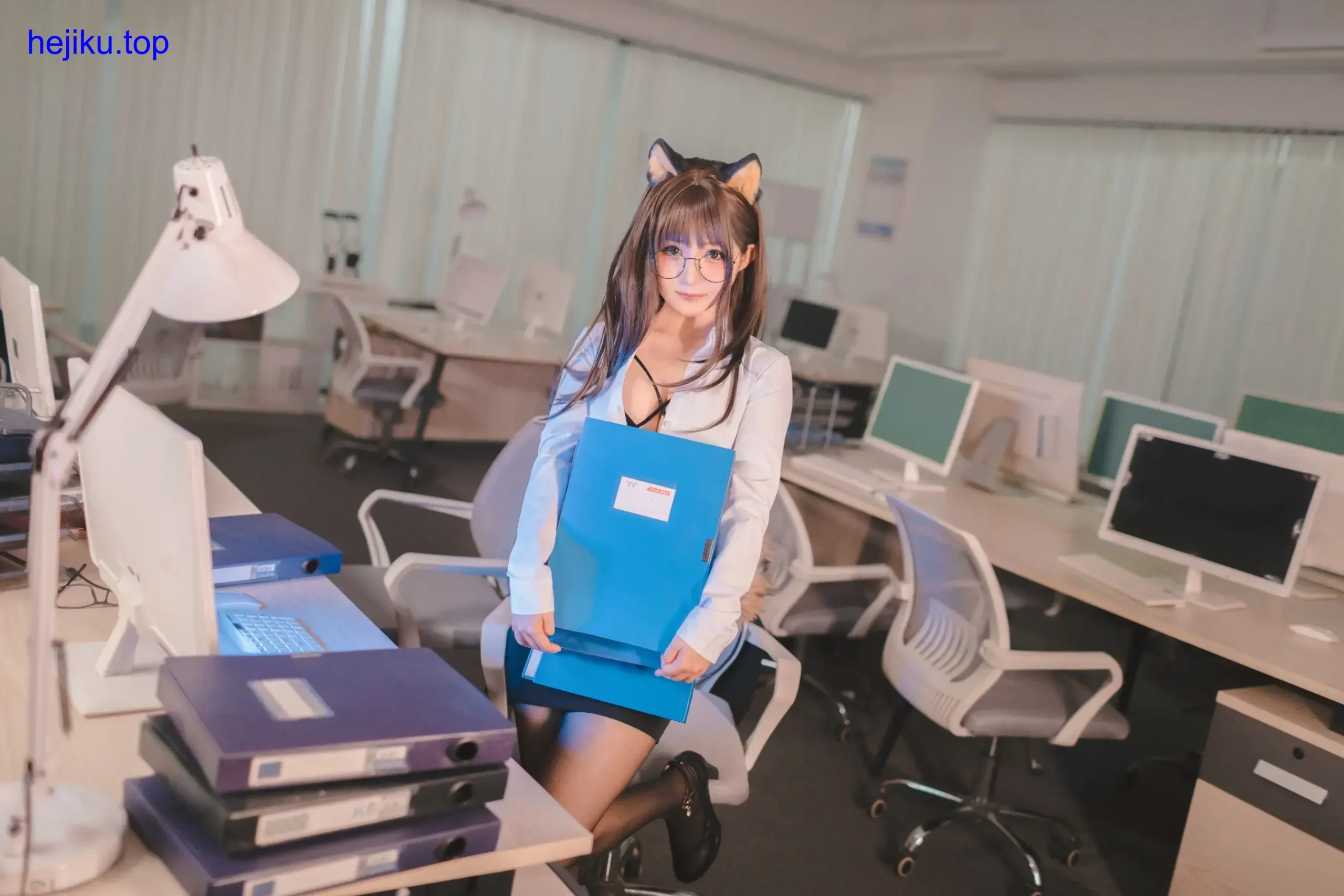 樱井宁宁cos柴犬OL