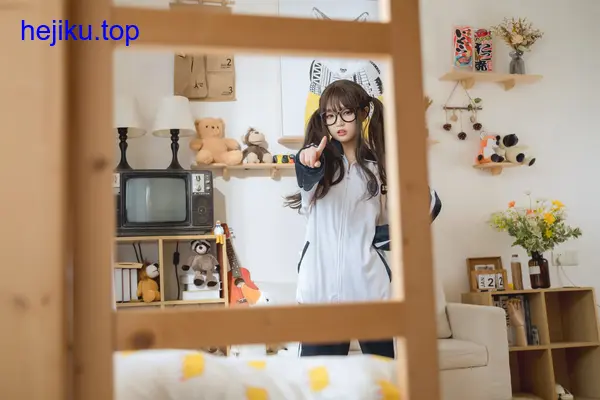 神沢永莉家庭作业高清照片