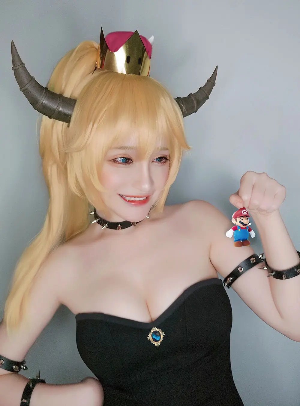 千夜未来尼禄红色闪电泳装