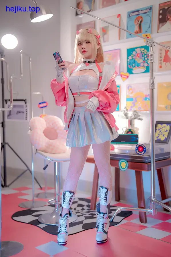 ZinieQ全身造型图 服装层次丰富 道具细节经得起放大