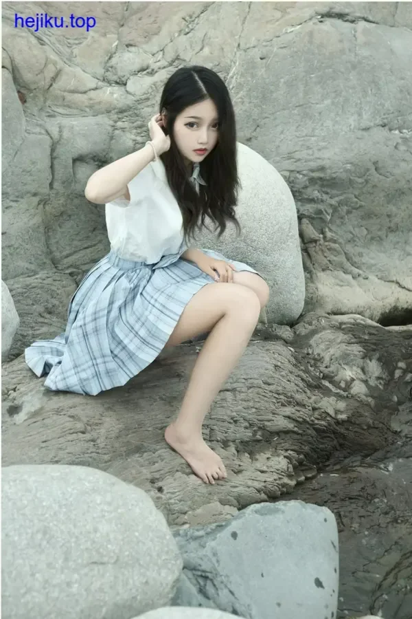 eloise软软夜晚森林cos，白纱裙干花环手提玻璃灯，冷蓝光与暖黄灯对比