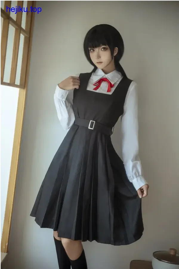 Seya狮砸武藏泳装眼神特写，嘴角微扬带着挑衅感，湿发贴脸