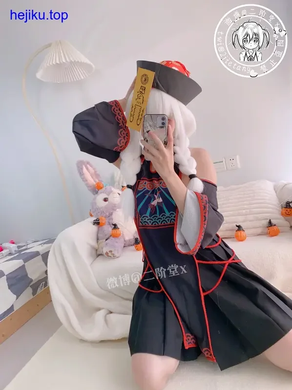 宅绘子生活瞬间捕捉 宅绘子日常风格,米白色毛衣自然笑容,有生活感