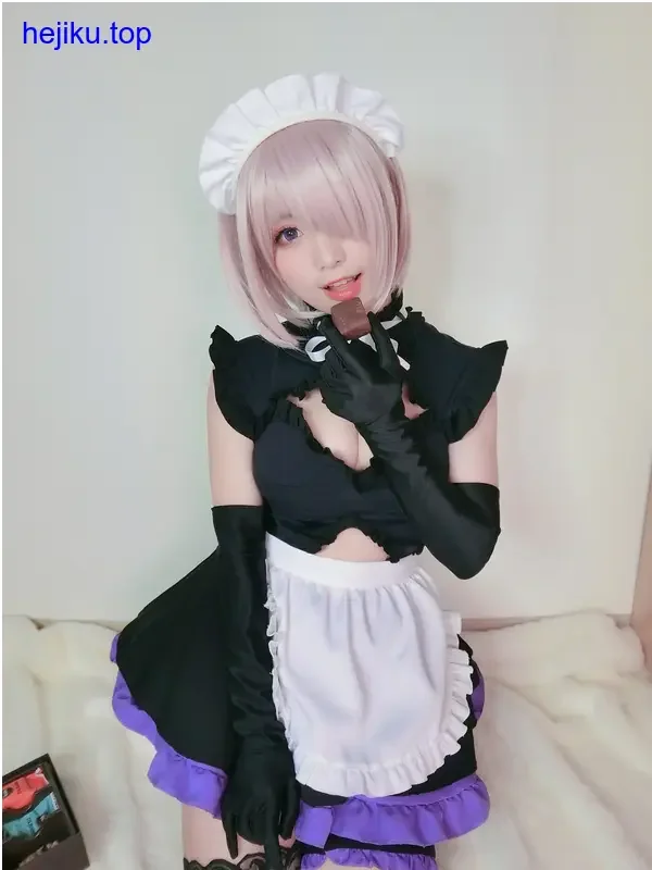 星野saori扮演碧蓝航线人物 星野saori碧蓝航线角色侧身回眸,眼神平静有故事感