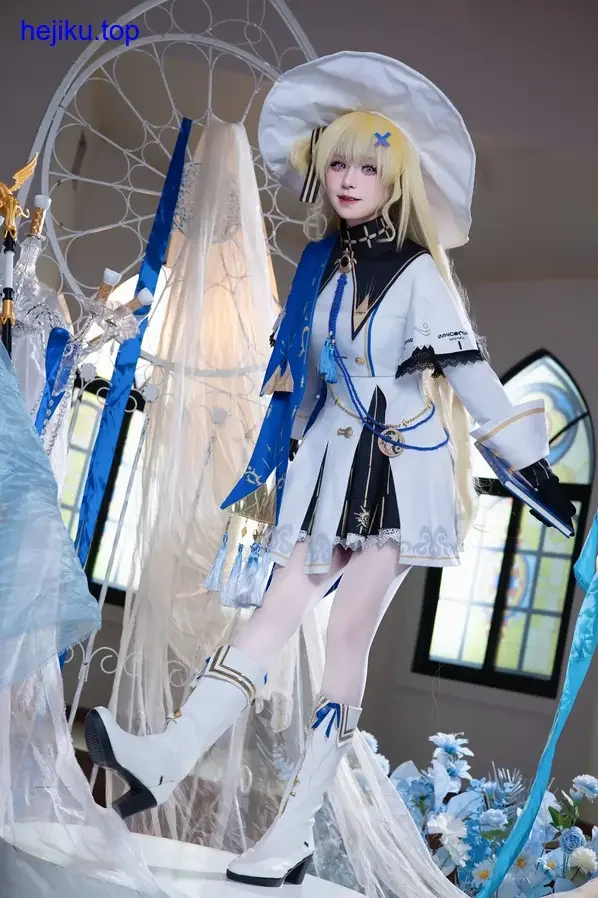 双木扶苏古风造型，服装素雅，道具克制，氛围安静