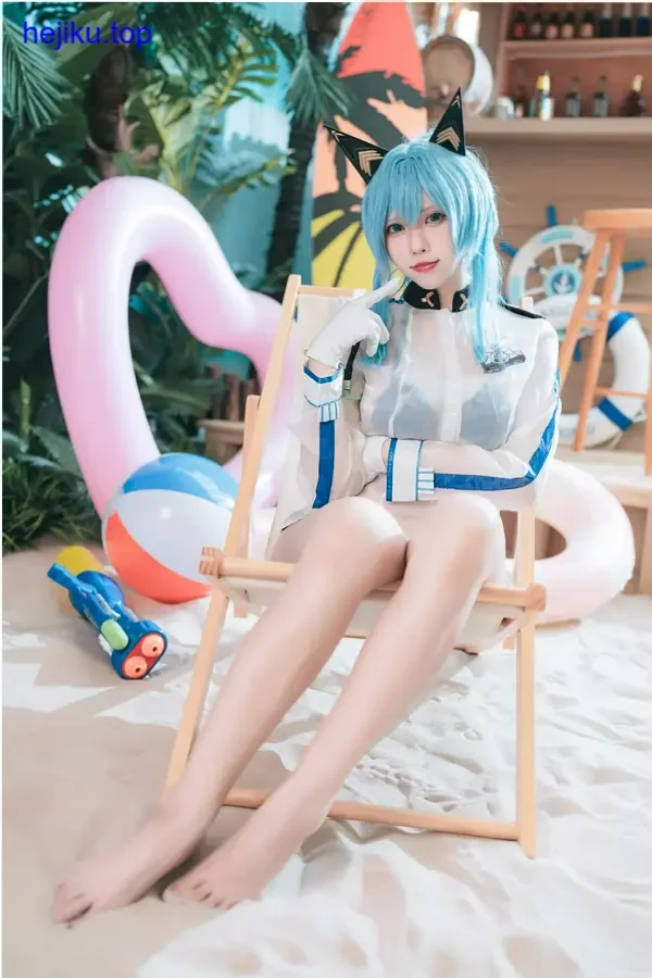 小空sora坐在窗边看书,自然光从侧面打过来,氛围安静治愈