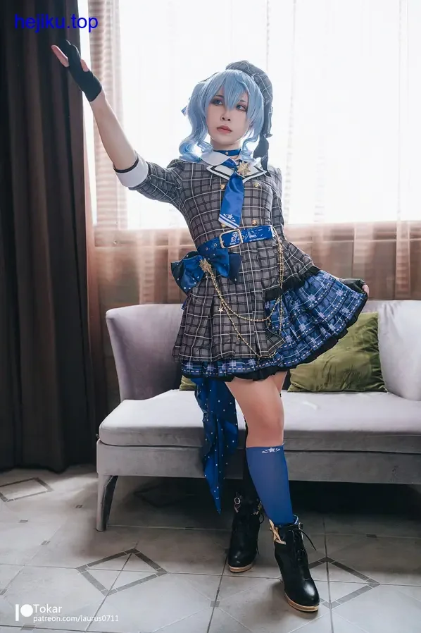 马吉社交平台照片分享 服装和神态细节到位