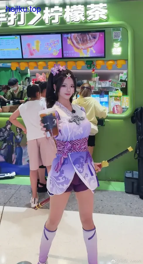 伊喵_master-薇尔莉特打字机前