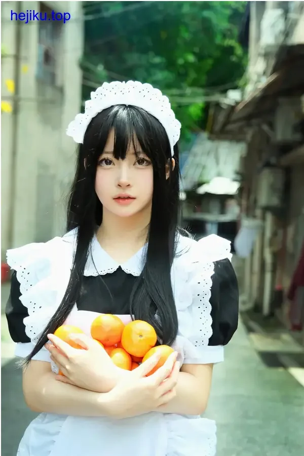 白莉爱吃巧克力cos艾伦耶格尔，进击的巨人角色，气势到位