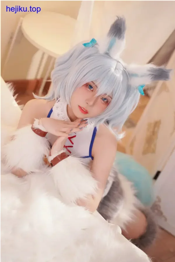 虎森森蝴蝶忍樱花树下意境高清图片