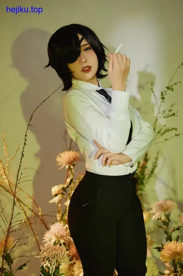 puypuy白旗袍侧光特写 puypuy白旗袍侧光特写