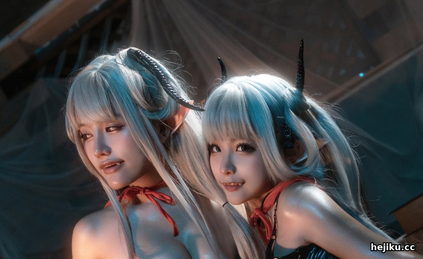 蠢沫沫与一笑芳香沁的“双子吸血鬼” 这套哥特风Cosplay到底有多绝